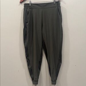 Athleta Olive Textured Brooklyn Jogger